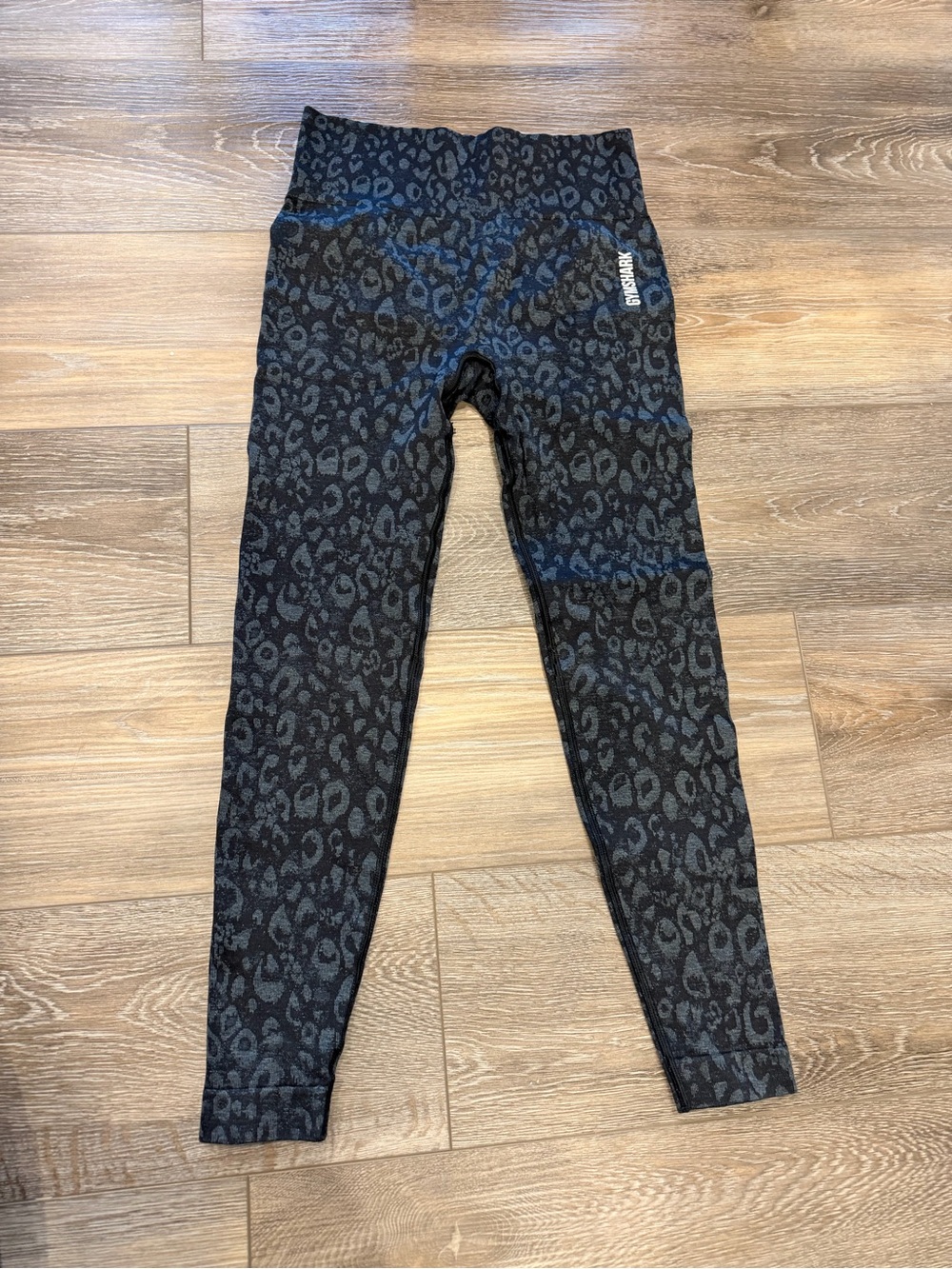 Gymshark Adapt Seamless Animal Scrunch Booty Leggings Size Medium Gray Black